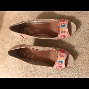 TOMS Wedge pumps